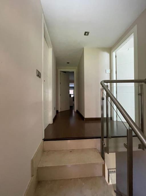 Impresionante Apartamento De 4 Dormitorios 3 Banos Y 2 Plazas De Garaje Madrid Exterior photo