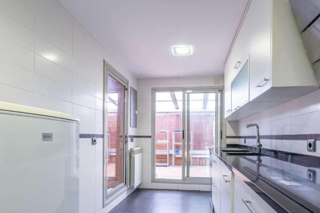 Impresionante Apartamento De 4 Dormitorios 3 Banos Y 2 Plazas De Garaje Madrid Exterior photo
